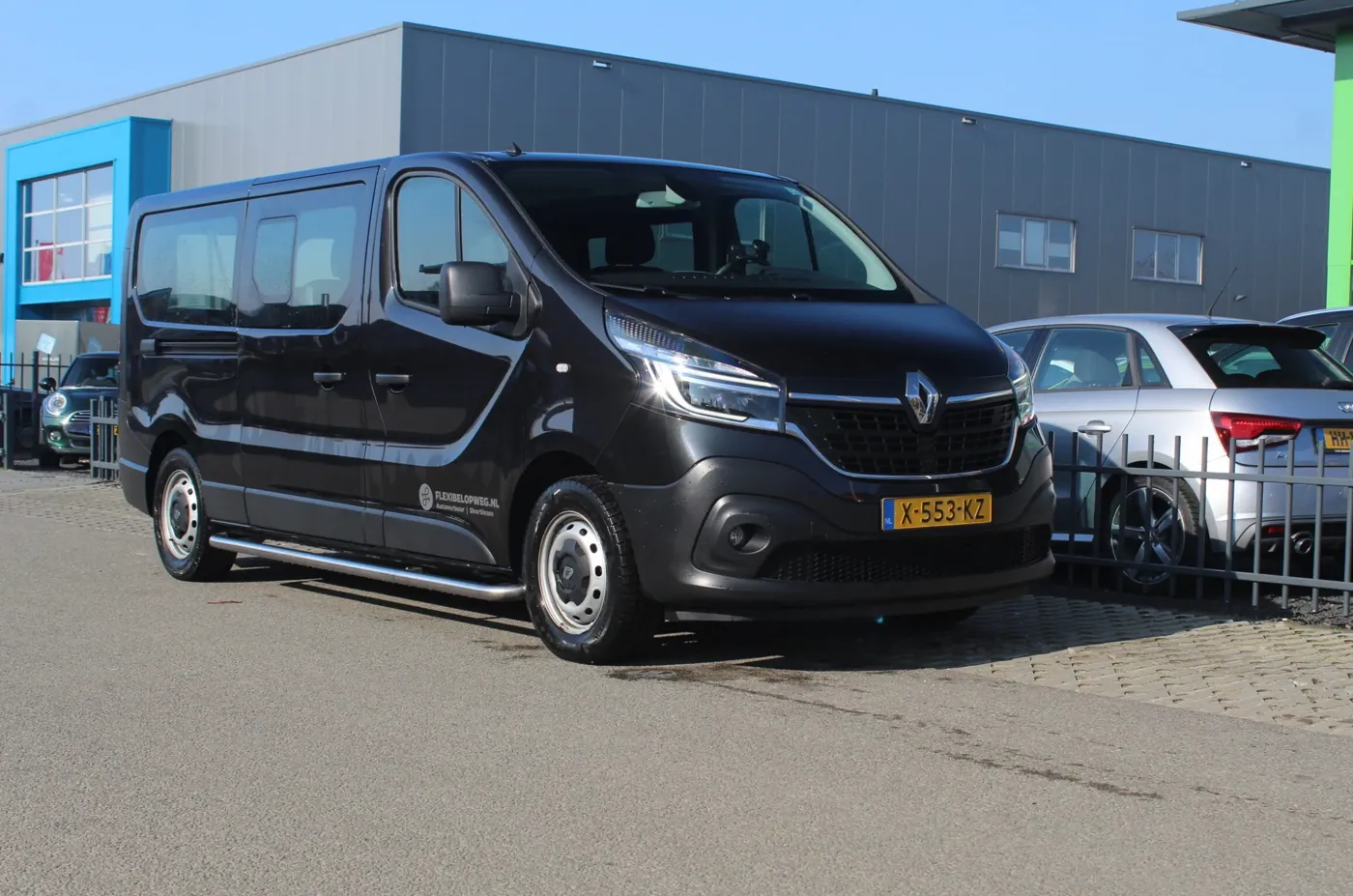 9-personenbus — Renault Trafic 9-persoons verlengd